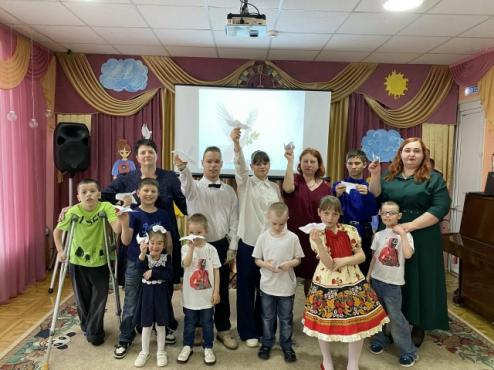 У нас прошла праздничная программа посвященная "Дню Весны и Труда"