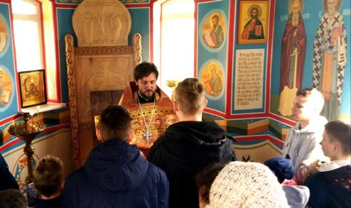 Батюшка Алексей поздравил нас со Светлой Пасхой Батюшка Алексей поздравил нас со Светлой Пасхой